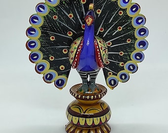 木製のカラフルな孔雀の彫刻、装飾品、木彫り、手描きの孔雀、インドの