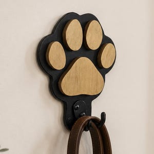 Paw Print Wall Hook – Personalized Pet Leash Holder | Custom Engraving Available | 2 finishes