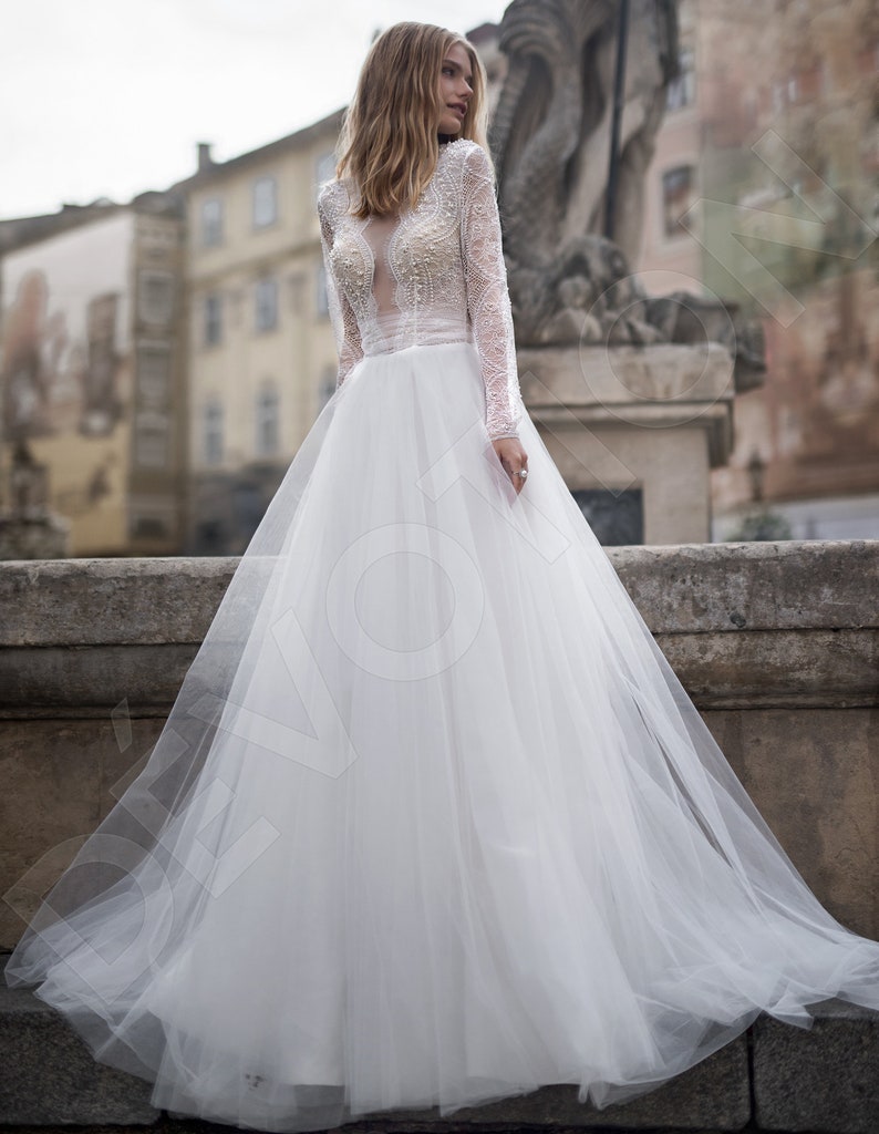 INDIVIDUAL SIZE A-LINE SILHOUETTE MARVEL WEDDING DRESS