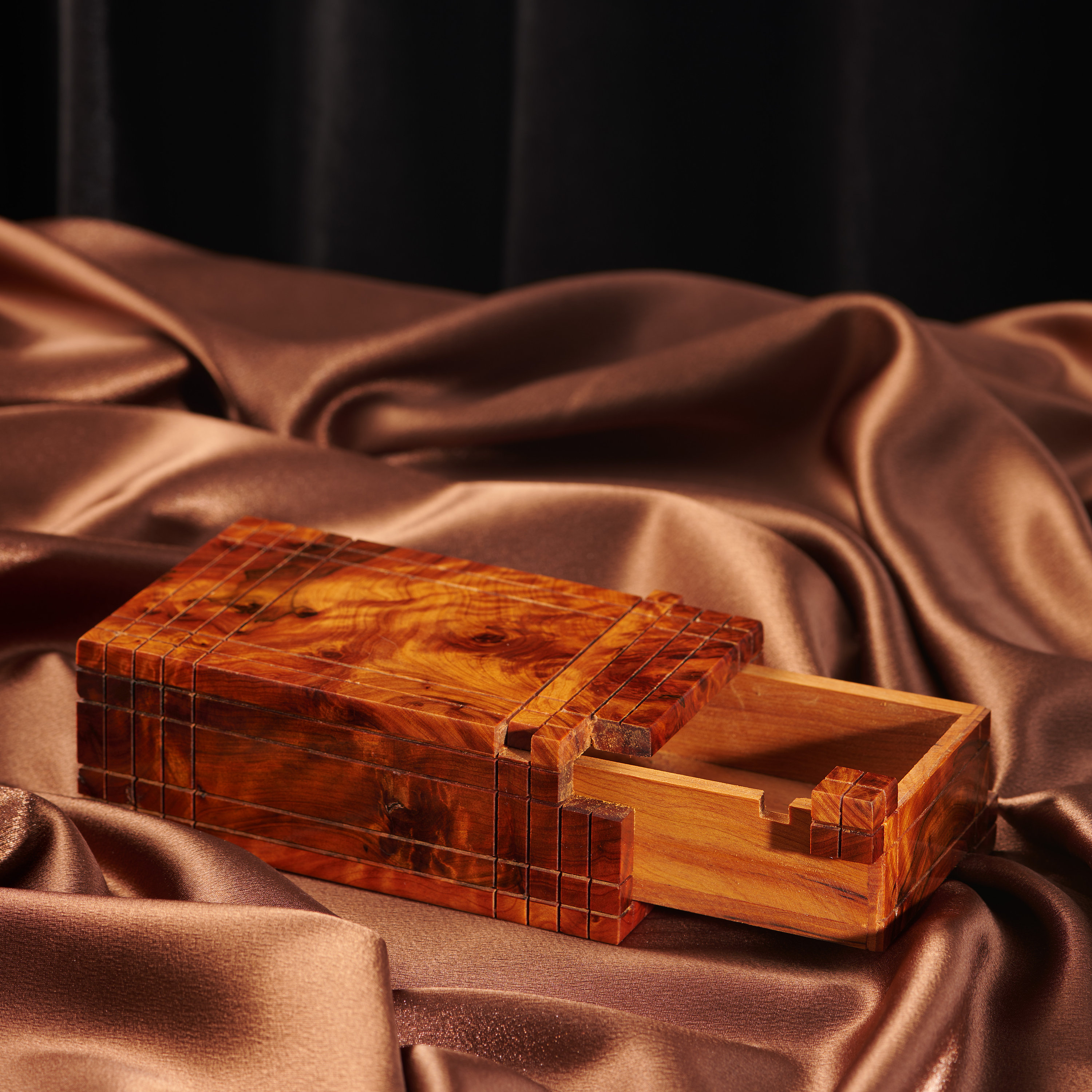 門水　　共箱　MA918 Thuya Wood Japanese-style Secret Box - Wood Burl Puzzle Box