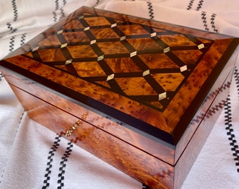 10"x7" Handmade Thuya Burl Jewelry Box, Moroccan Engraved Wooden Jewellery Box Inlaid With Mother of Pearl and Cedar, Keepsake Memory Box