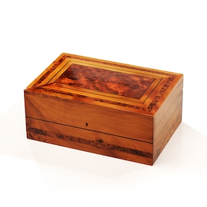 Thuya wooden jewelry box TAYRI by yemma goods - handmade in morocco featuring thuya burl veneer and cedar wood