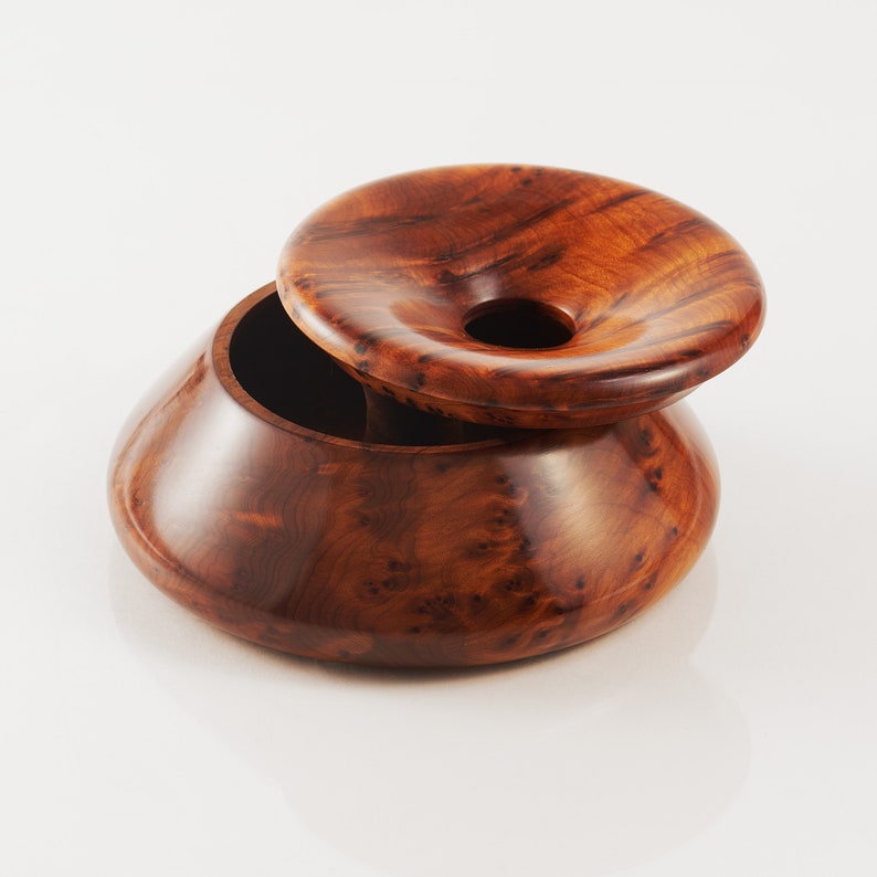 Moroccan Thuya Wood Ashtray - A Stylish Addition to Your Space