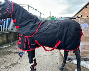 Combo Rip-stop Turnout Rug 200g Fil 100% Waterproof & Breathable Black/Red