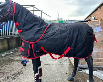 Combo Rip-stop Turnout Rug 300g Fil 100% Waterproof & Breathable Black/Red