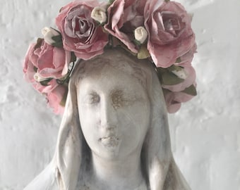Estatua de la Virgen María hecha a mano con corona floral – Decoración shabby chic francesa