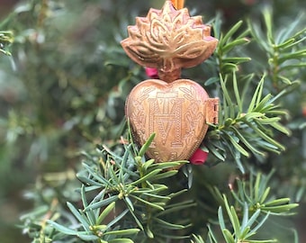 Vintage Sacred Heart Medaillon Ornament - Gold Milagro Box - Katholische Ex-Voto -Weihnachtsdeko