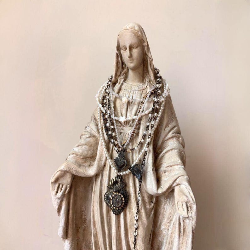 Estatua antigua de la Virgen María francesa / Sagrado Corazón, Rosarios, Decoración de altar con corona floral imagen 4