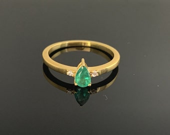 Gold Emerald Diamond Ring - May Birthstone Ring - Pear Shaped Emerald Ring - Gold Emerald Ring - Gift for Her - valentines gift for her