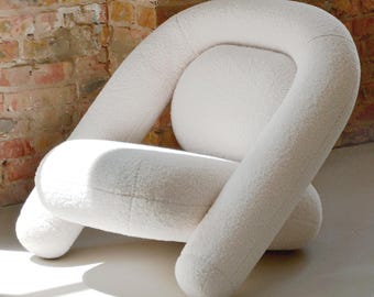 Poltrona moderna scultorea Bun: seduta imbottita decorativa