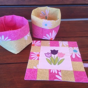 Toalhas de mesa com bordado de tulipas