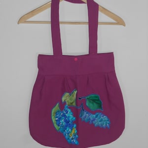Balloon bag with silk appliqué wine