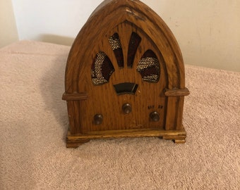 Vintage 1985 Enesco Cathedral Radio Music Box Plays Happy Days Are Here Again