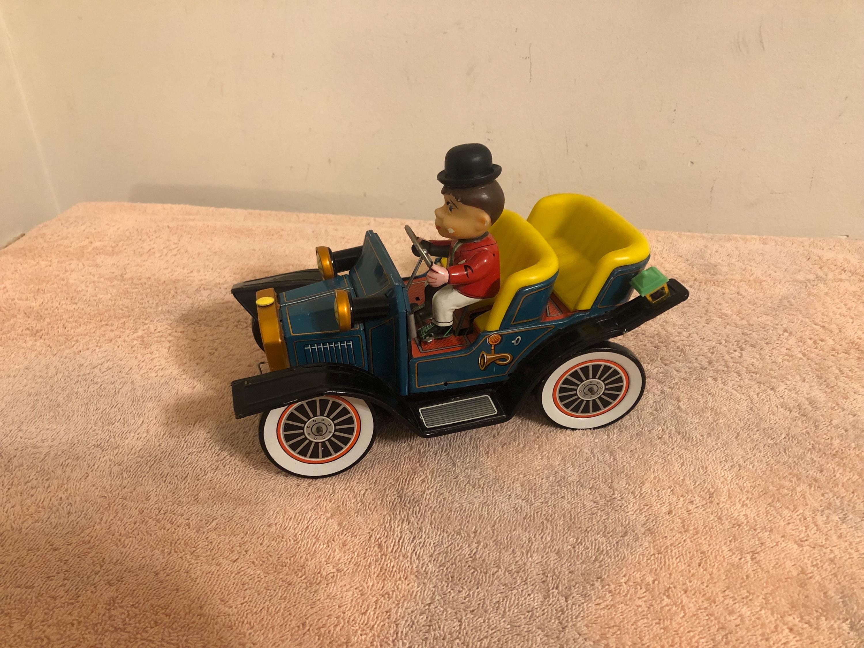 Vintage TN Tin Litho Mystery Car #J1901 Battery Operated