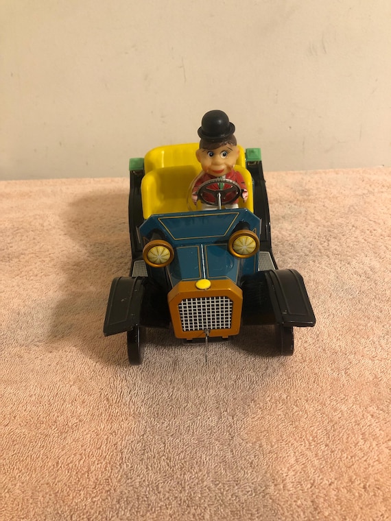 Vintage TN Tin Litho Mystery Car #J1901 Battery Operated