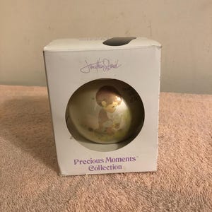 Vintage 1980 Enesco Precious Moments Ornament Ball Crown Him Lord of All With Box