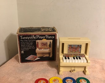 Vintage 1978 TOMY Tuneyville Player Klavier mit 4 Schallplatten mit Box Works