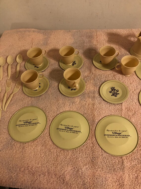 Vintage 1976 Pfaltzgraff Village 3 tazze 3 piattini e