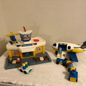 Vintage 1980 Fisher Price Little People Play Family Jetport #933 Complete