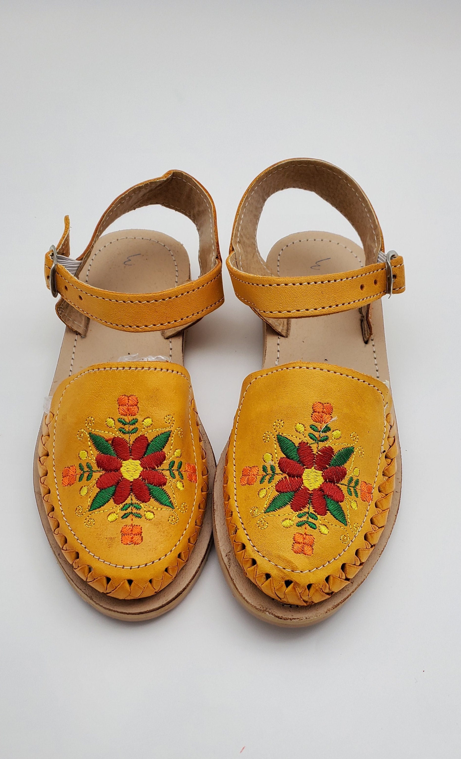 Mexican Sandal. Mexican Huarache. Woman Mexican Sandal