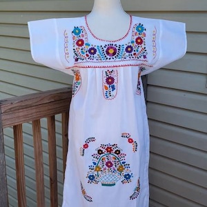 Mexican Embroidered Women&#39;s Dress Size Small. Women Traditional Mexican Dress. Ready to ship. Cinco de Mayo Dress. Sale
