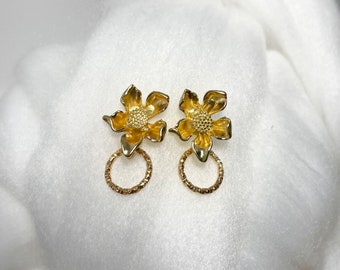 Boucles d'oreilles Orchidée - Fleur en or avec filigrane rond