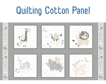Op de afbeelding: Quilting katoenen paneel met zes verschillende dieren met vleugels, elk in een apart vierkant op een grijze achtergrond. De dieren zijn een giraffe, een zebra, een leeuw, een luipaard, een olifant en een nijlpaard. Het paneel heeft de titel "Quilting Cotton Panel" en de tekst "Riverview Fabrics" onderaan.