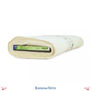 Può includere: Un rotolo di tessuto color naturale con un'etichetta che recita "WRAP-N-TAP". L'etichetta include anche il testo "NATURAL 100% COTTON NON-WOVEN MICROWAVEABLE PROJECTS". Il tessuto è di colore crema chiaro.