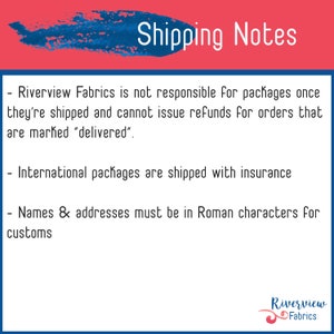 Puede incluir: Un gr&aacute;fico con el texto "Shipping Notes" sobre un fondo rojo y azul. El texto incluye informaci&oacute;n sobre las pol&iacute;ticas de env&iacute;o de Riverview Fabrics, incluido el seguro para paquetes internacionales.