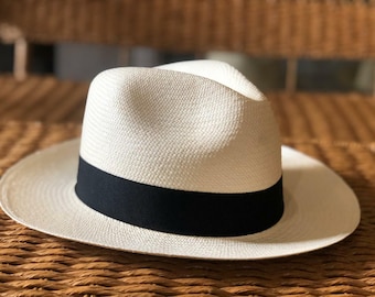 Chapeau Authentique Panama Montecristi Finer Grade 10 Couleur Naturelle Original Fait Main Classique Élégant Fedora Bio