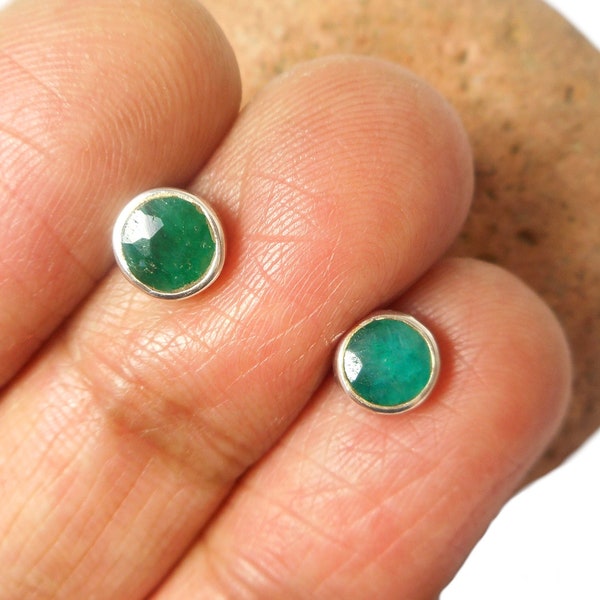 Round  Green EMERALD Sterling Silver 925 Stud Earrings - 5 mm