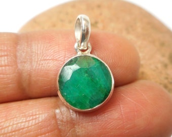 Green Round shaped EMERALD Sterling Silver 925 Gemstone Pendant