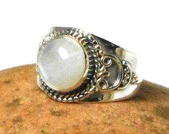 Fiery Round Moonstone Sterling Silver 925 Gemstone Ring