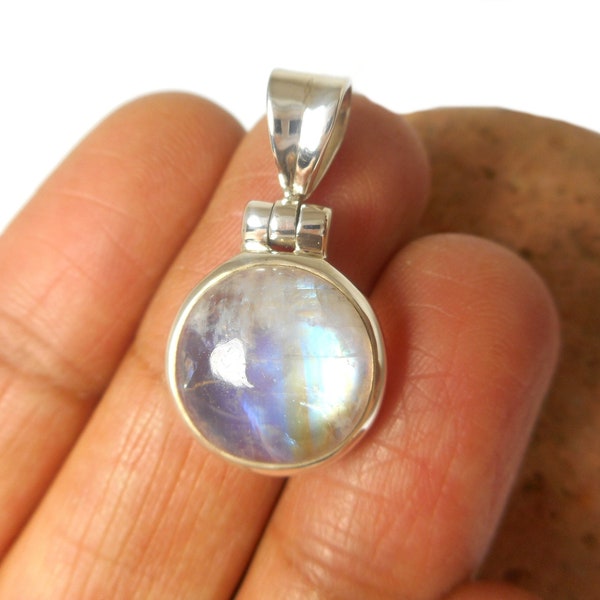 Fiery Round shaped  MOONSTONE Sterling Silver 925 Gemstone Pendant