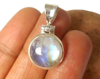 Fiery Round shaped  MOONSTONE Sterling Silver 925 Gemstone Pendant