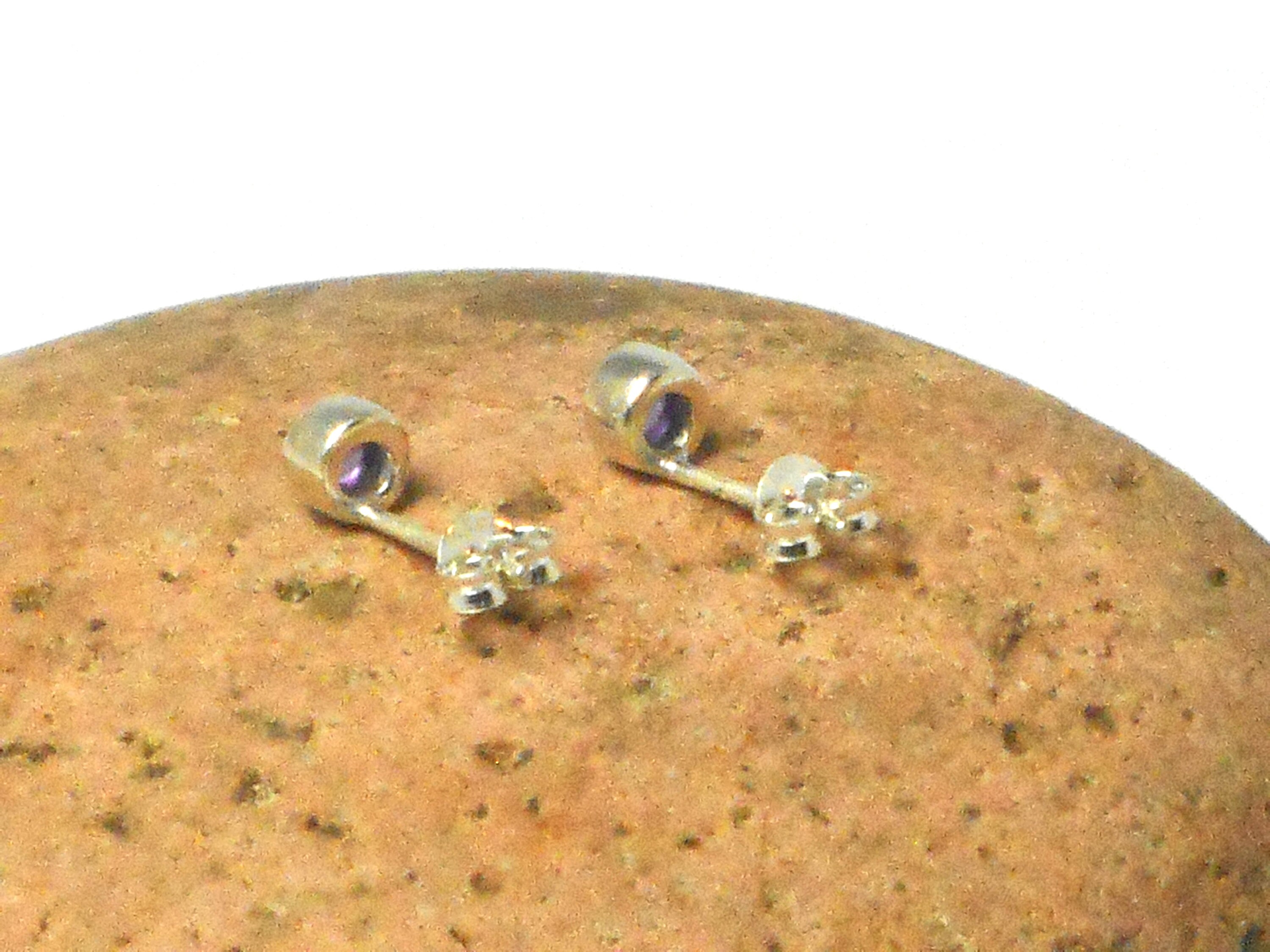 Splendidi orecchini a bottone rotondi in argento sterling 925 e ametista viola cabochon naturale, regalo - Italia