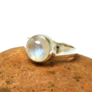 Fiery Round Moonstone Sterling Silver 925 Gemstone Ring