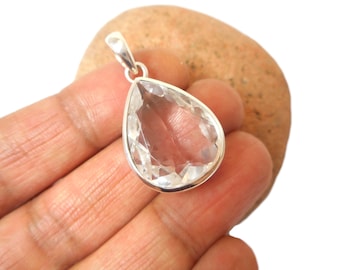 Druppelvormige bergkristal sterlingzilveren 925 edelsteenhanger