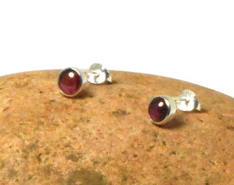 Red Garnet Faceted Stud Earrings (Round 5mm) Sterling Silver