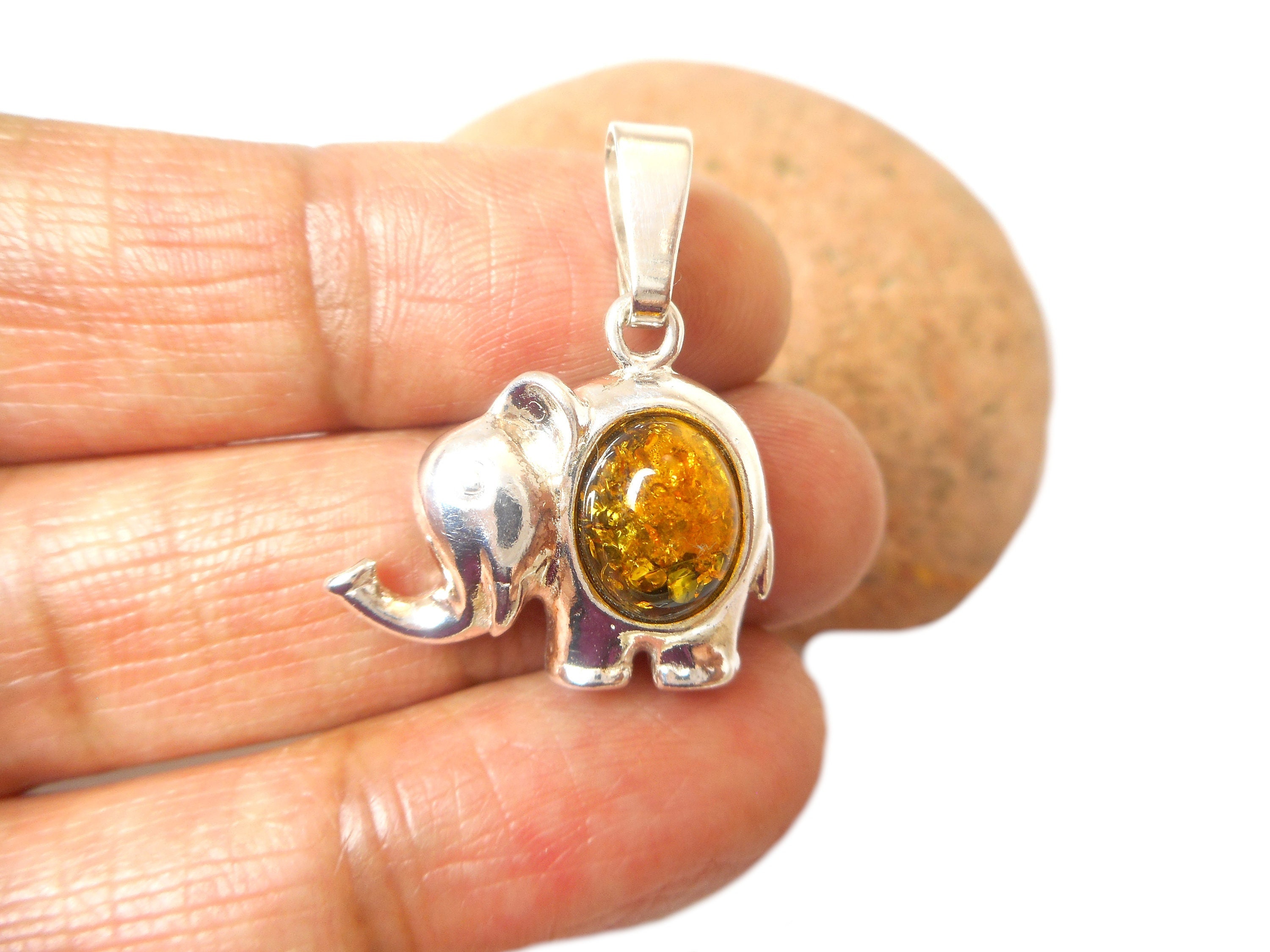 Pendentif éléphant En Ambre Et Or 18 Carats - Bijou 3D, Neuf Sans Emballage, Pièce Unique Et élégante