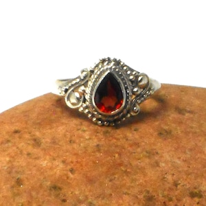 Red Garnet Gemstone Sterling Silver 925 Ring