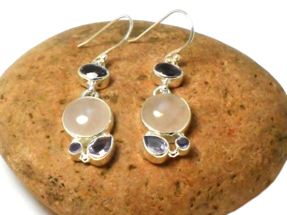 Paire De Boucles D'oreilles Dorées Avec Pierre - Modèle Occasion - Référence 126-47/A0-56