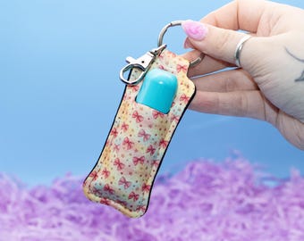 Roze strikken en sterren neopreen lippenstifthouder sleutelhanger | Etui lippenbalsem | Chapstickhouder | Klein cadeau voor haar | Schattige kawaii