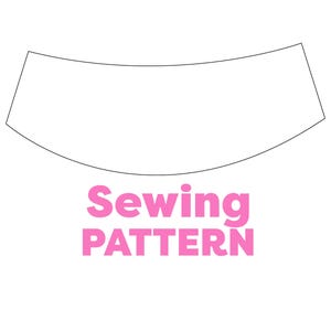 Könnte beinhalten: Ein weißes Schnittmuster mit gebogenem oberen und unteren Rand. Die Worte "Sewing PATTERN" sind in Rosa gedruckt, zentriert unter der Kontur des Musters. Das Design ist einfach und sauber.