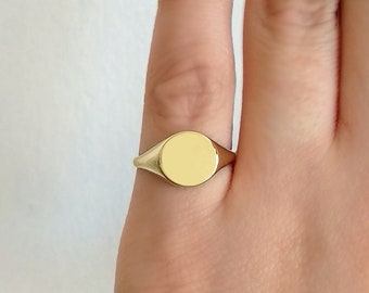 18K 14K Round Signet ring, Solid Gold Signet ring, Gold Pinky ring, 9K Gold chevalier ring, Custom Personalized signet ring, Women Signet