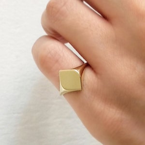 9K 14K 18K Marquise Signet ring, Custom Initial Personalized Signet, Solid Gold Signet ring, Gold Pinky ring,Monogram chevalier,Women Signet