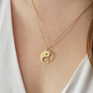 14K 9K Yin Yang necklace, Yin Yang Charm Pendant, Solid Gold Minimalist Necklace, Dainty Layering Necklace, Delicate Coin Disc Necklace image 1