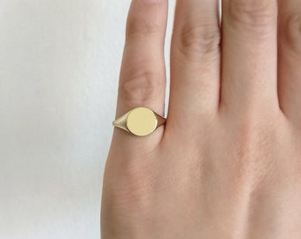18K 14K Round Signet ring, Solid Gold Signet ring, Gold Pinky ring, 9K Gold chevalier ring, Custom Personalized signet ring, Women Signet