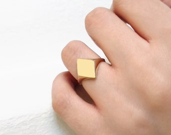 9K 14K 18K Rhombus Signet ring, Custom Initial Personalized Signet, Solid Gold Signet ring, Gold Pinky ring/Monogram chevalier/Women Signet