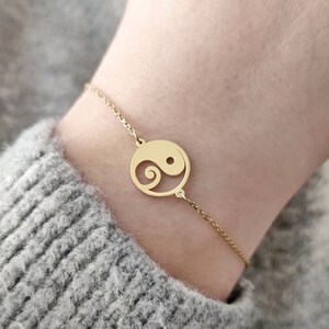14K 9K Solid gold Yin Yang bracelet, Yin yang jewelry, Balance Zen bracelet, Stacking Stackable Gold Charm Bracelet, Dainty gold bracelet